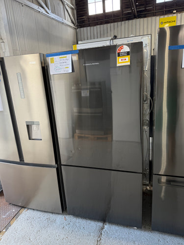 Factory second Fisher & Paykel RF522BRPB6 494-liter bottom mount refrigerator-freezer - Second Hand Appliances Geebung